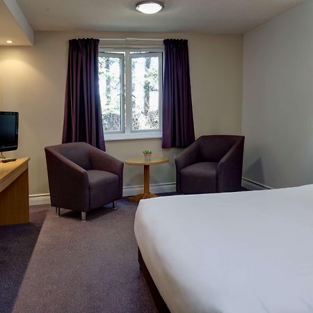 Premier Inn Epsom North Εξωτερικό φωτογραφία