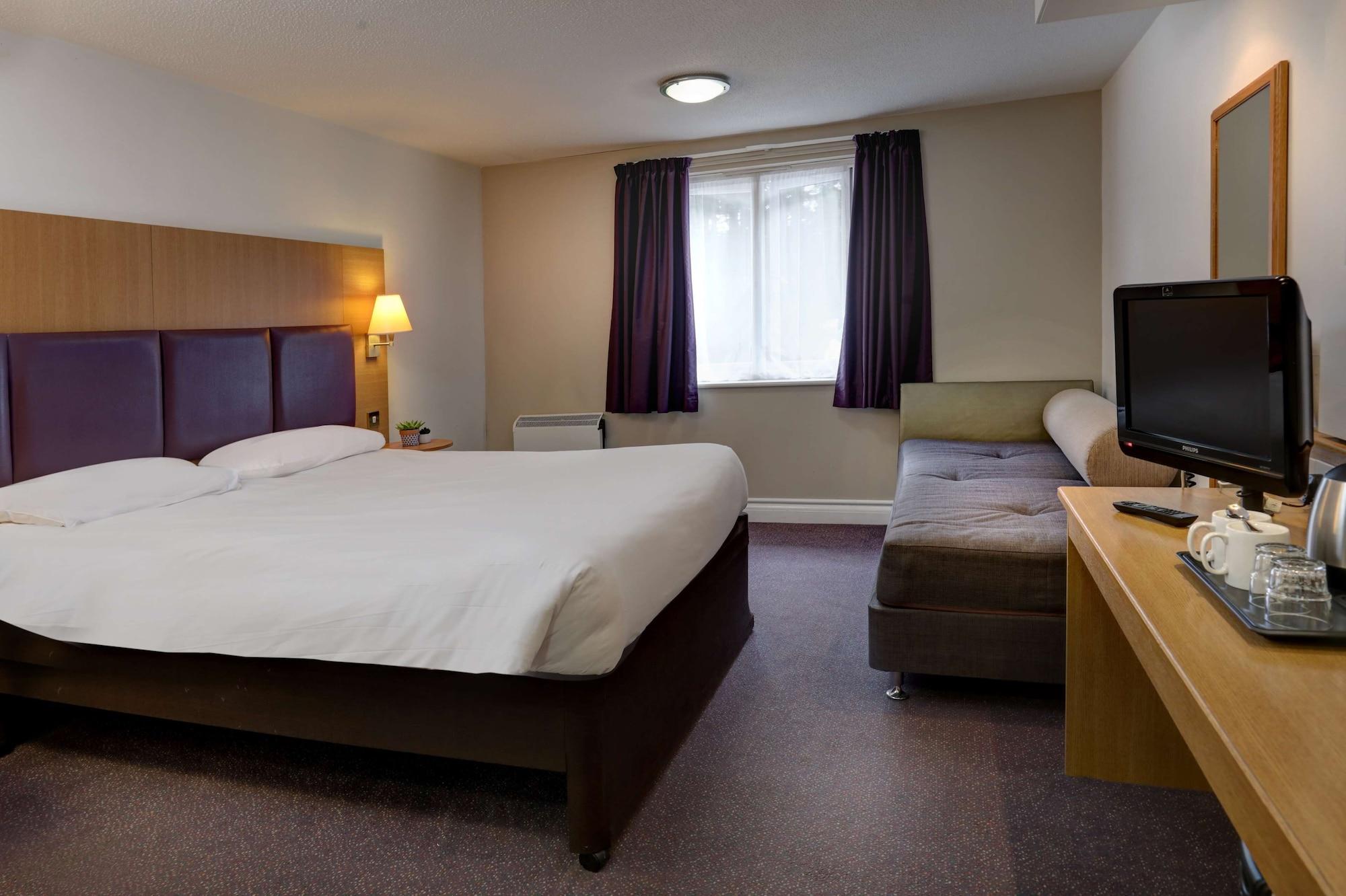 Premier Inn Epsom North Εξωτερικό φωτογραφία