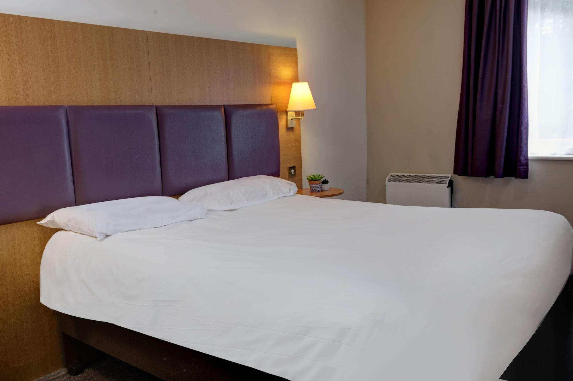 Premier Inn Epsom North Εξωτερικό φωτογραφία