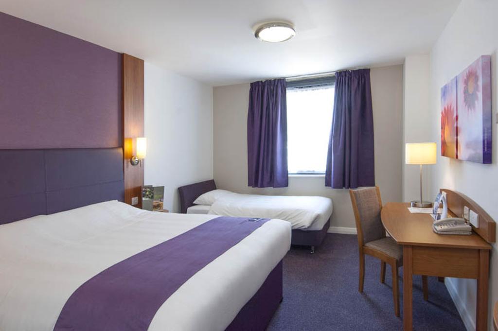 Premier Inn Epsom North Δωμάτιο φωτογραφία