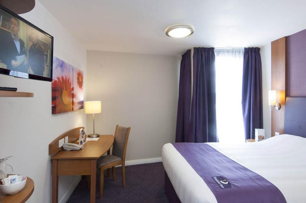 Premier Inn Epsom North Εξωτερικό φωτογραφία