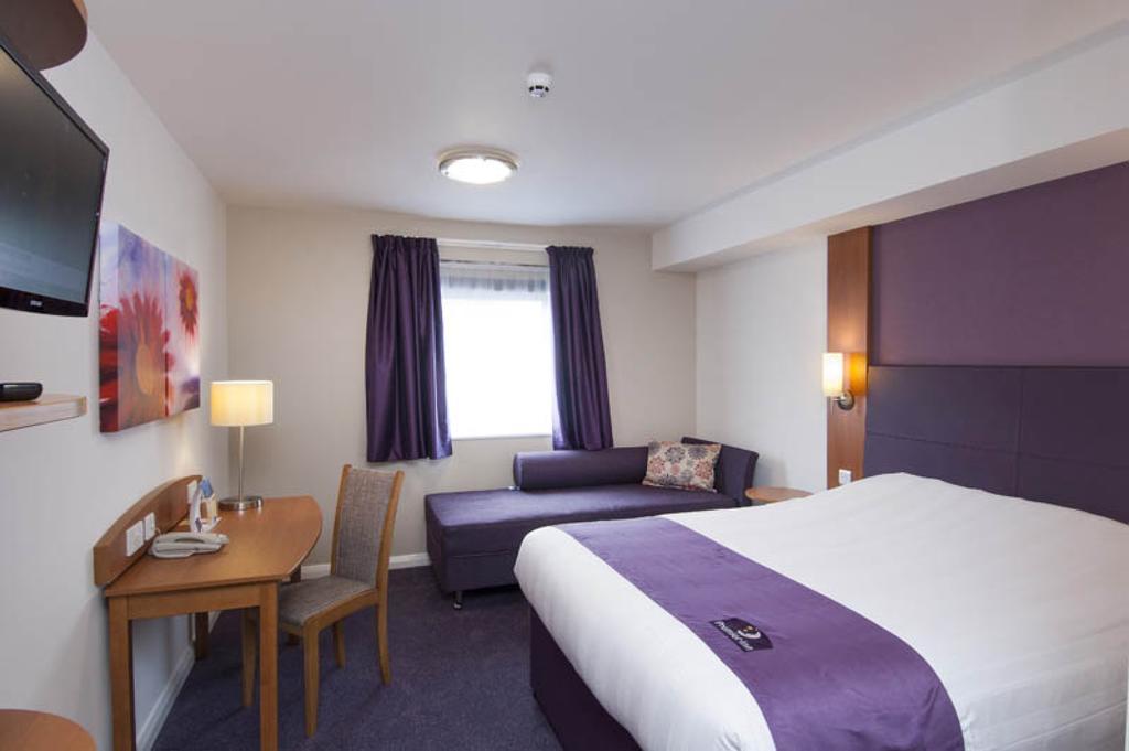 Premier Inn Epsom North Εξωτερικό φωτογραφία