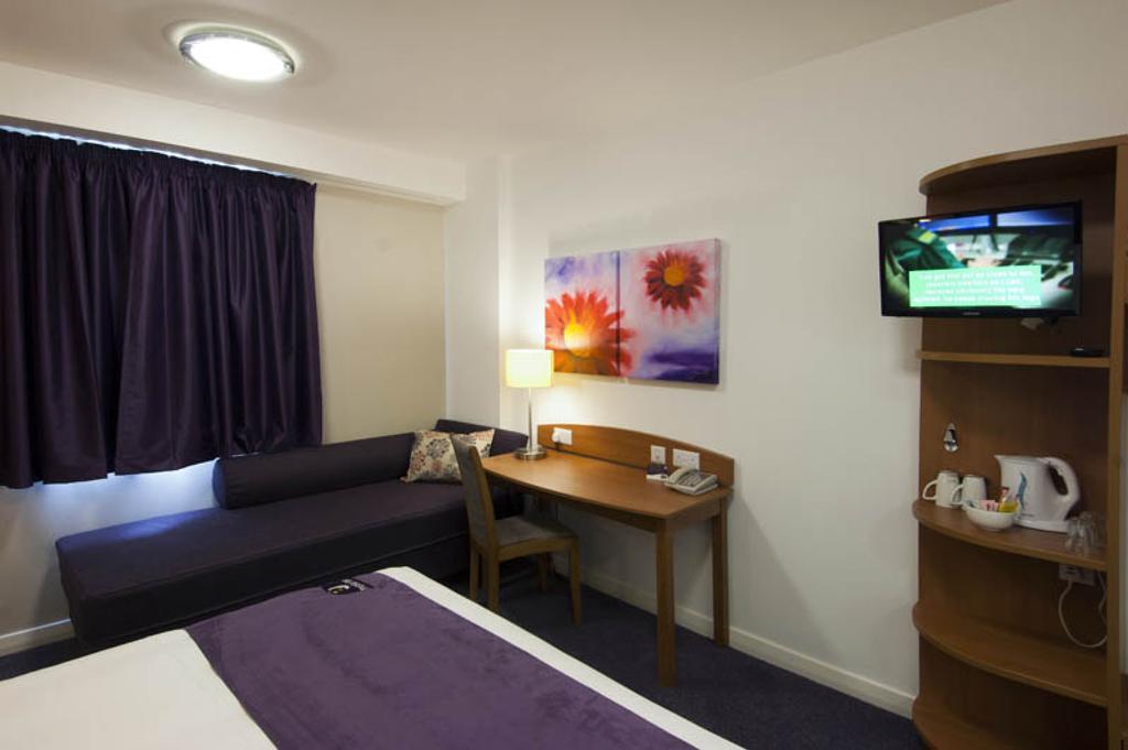 Premier Inn Epsom North Δωμάτιο φωτογραφία