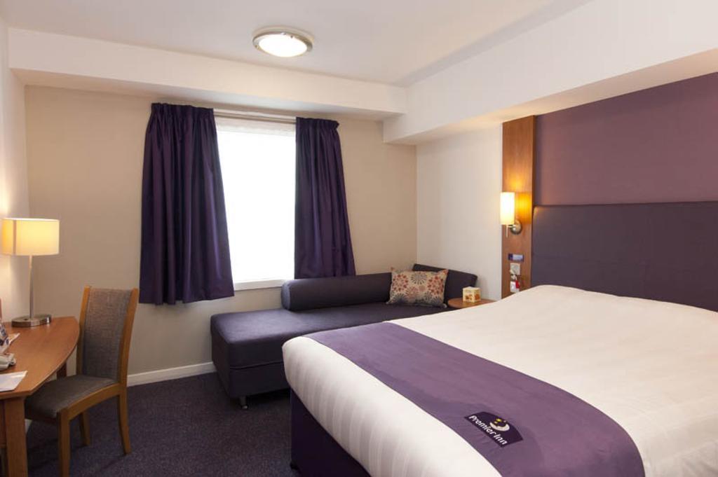 Premier Inn Epsom North Δωμάτιο φωτογραφία