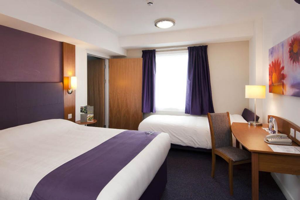 Premier Inn Epsom North Δωμάτιο φωτογραφία