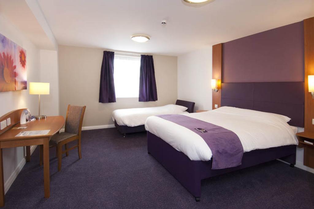 Premier Inn Epsom North Δωμάτιο φωτογραφία