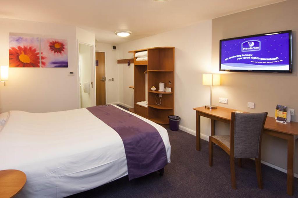 Premier Inn Epsom North Εξωτερικό φωτογραφία