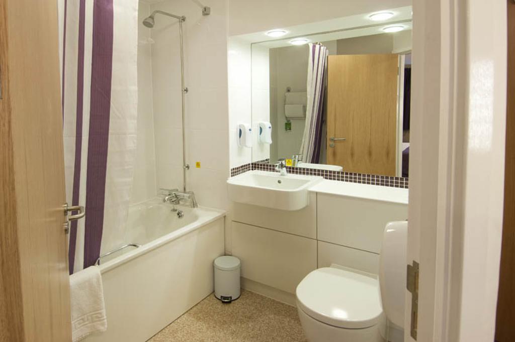 Premier Inn Epsom North Δωμάτιο φωτογραφία