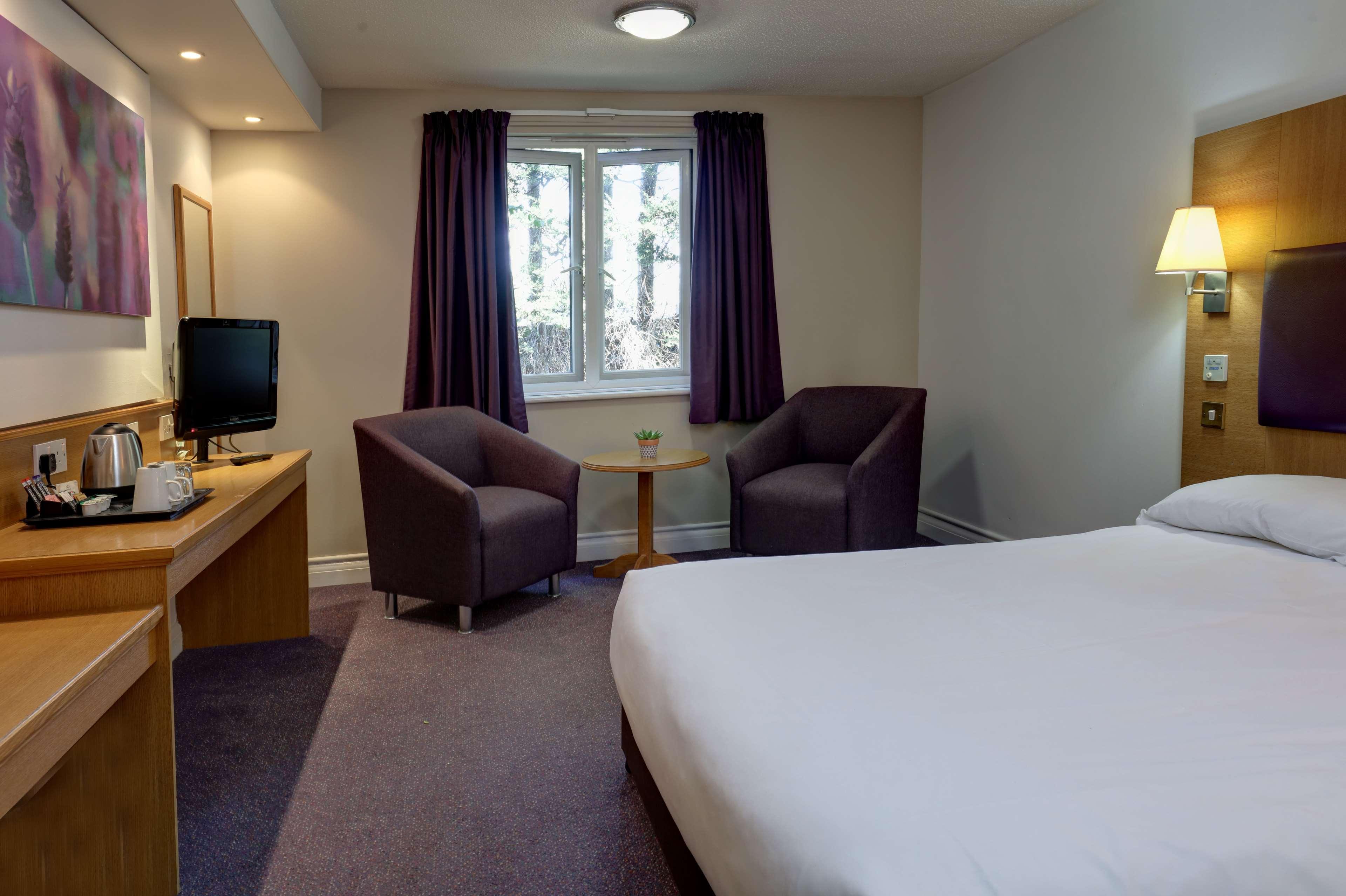 Premier Inn Epsom North Εξωτερικό φωτογραφία