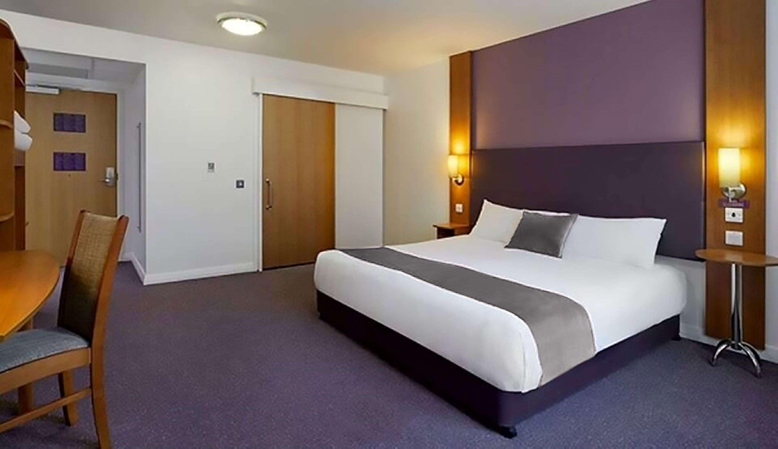 Premier Inn Epsom North Εξωτερικό φωτογραφία