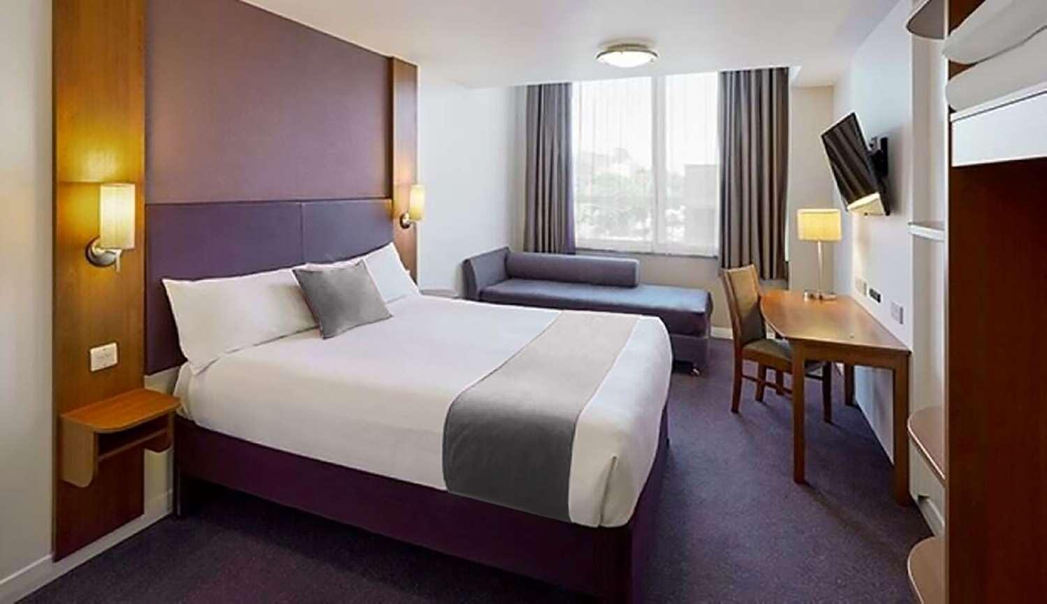 Premier Inn Epsom North Εξωτερικό φωτογραφία