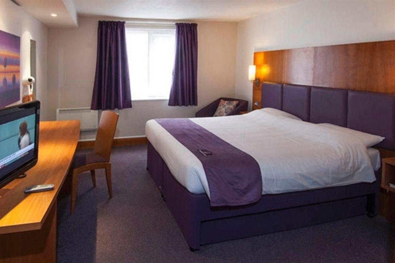 Premier Inn Epsom North Εξωτερικό φωτογραφία