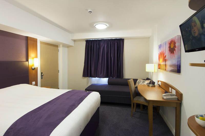 Premier Inn Epsom North Εξωτερικό φωτογραφία